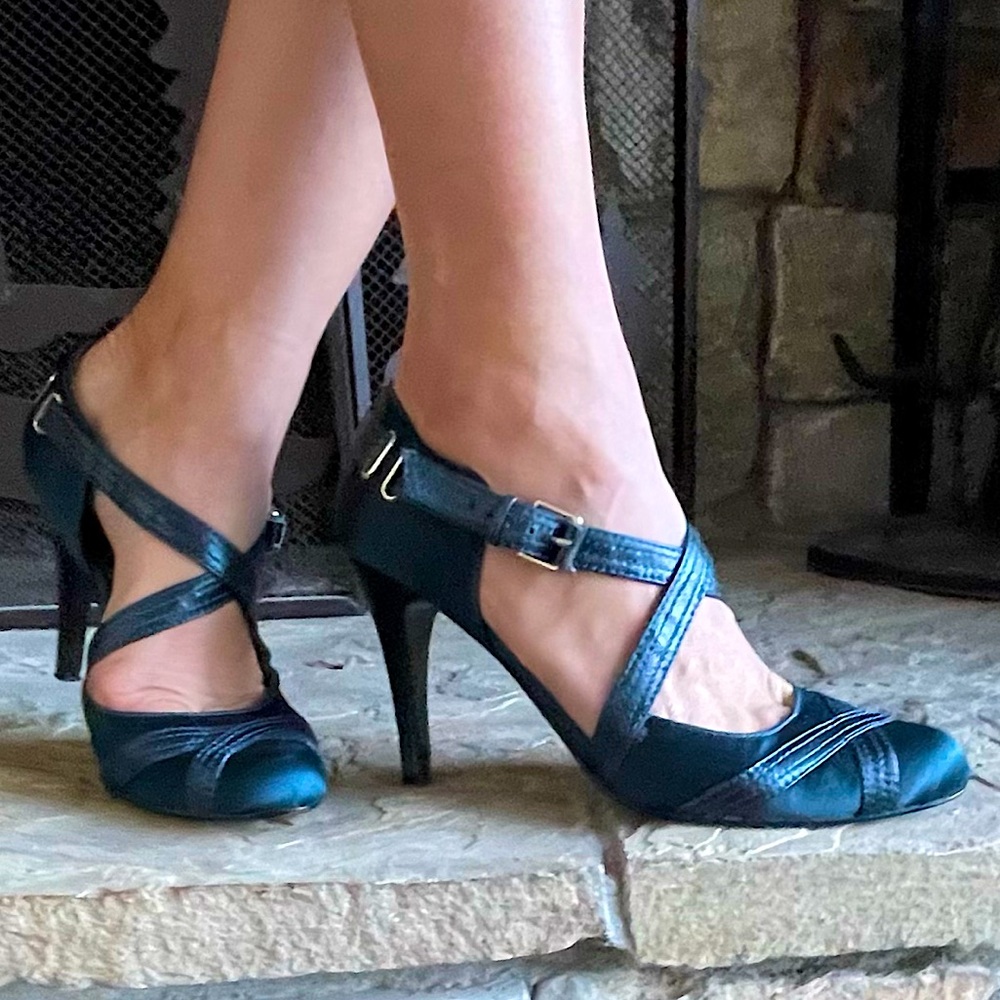 NINE WEST Navy Blue Pumps Cross Strap Satin Heels : GUC